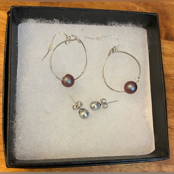 Swarovski IRIDESCENT RED & GREY crystal pearl earrings #10 NEW (2 pairs) - Picture 4 of 6